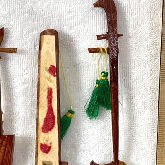 Vintage Chinese carved wood miniature instruments, set of four. - Picture 5 of 5